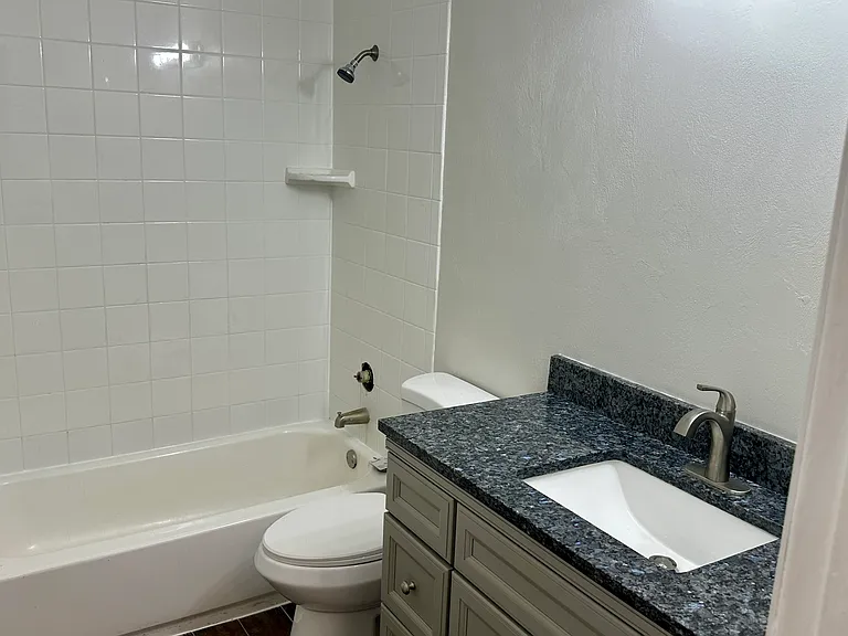 907 Royal Oak Ct — Photo 10