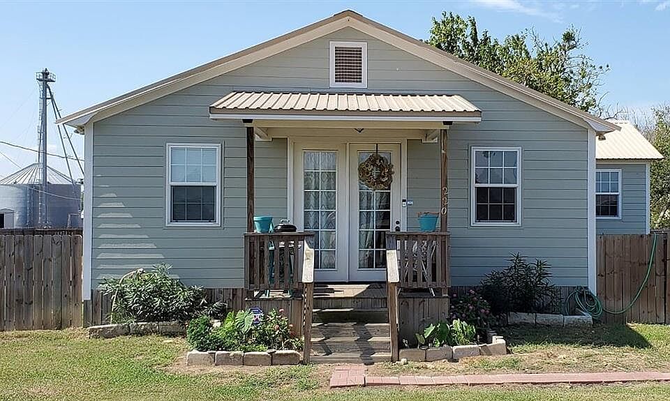 1st image of 602 Yoakum St