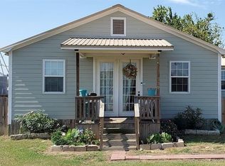 602 Yoakum St, Yoakum, TX 77995
