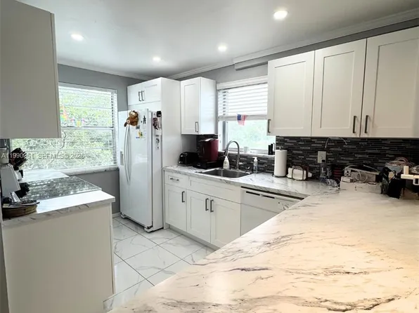 3776 Inverrary Blvd APT 301R, Lauderhill, FL 33319