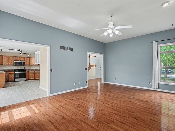 5th image of 505 E Tomaras Ave