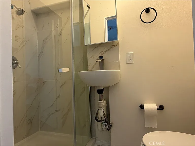 7735 Graves Ave — Photo 5