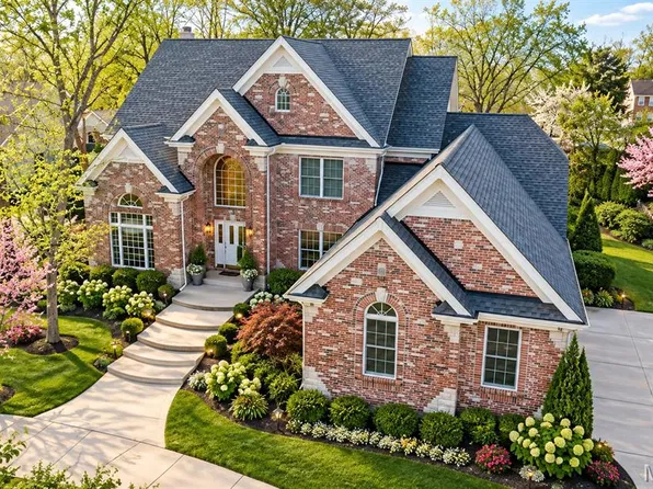 821 N Spoede Rd, Saint Louis, MO 63141