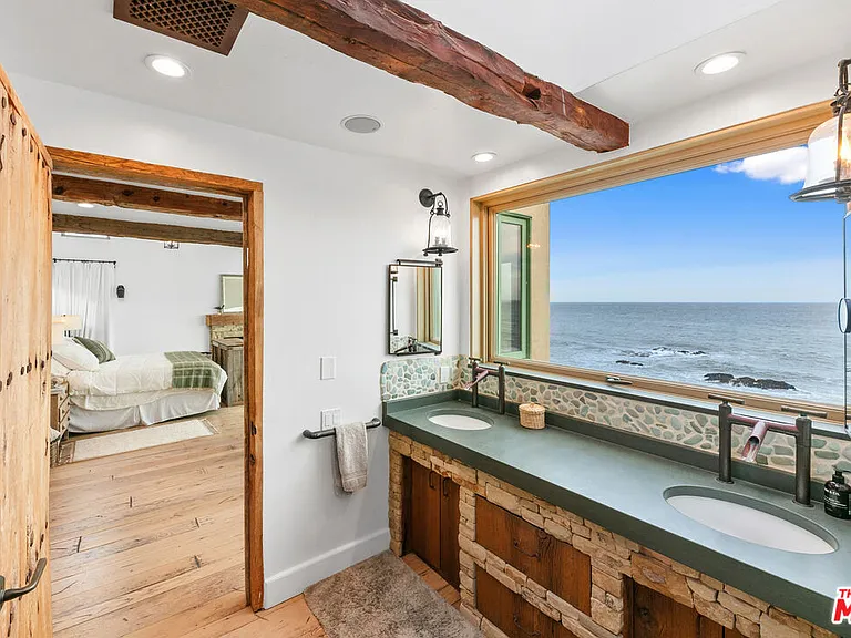 24920 Malibu Rd — Photo 20
