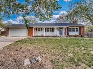 8214 E Peach Tree Ln, Wichita, KS 67207