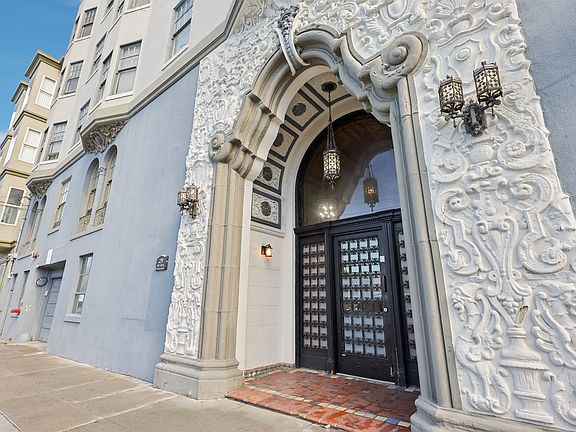 Main entrance door of the apartment building at 1290 20th Ave, San Francisco, CA 94122, USA