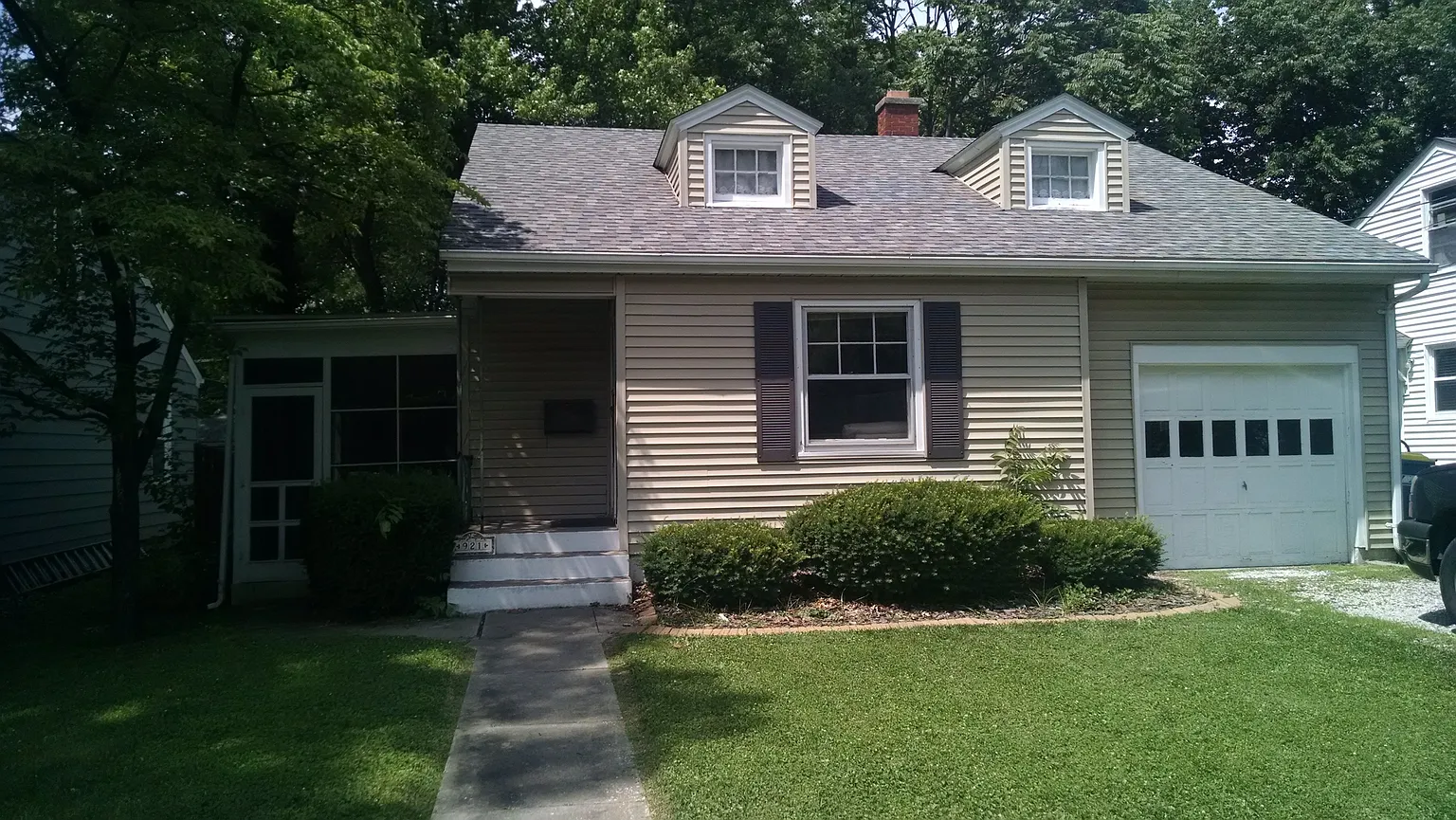 921 Randle St photo 1
