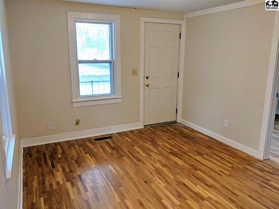 2nd image of 712 E 10th Ave