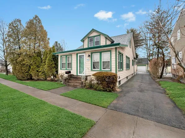 191 Plainview Rd, Hicksville, NY 11801