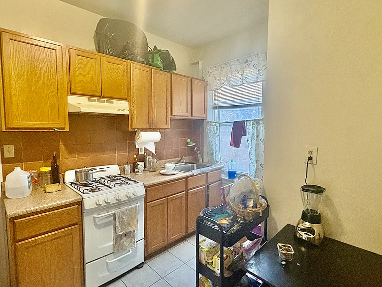 302 N 3rd St #8 — Photo 6