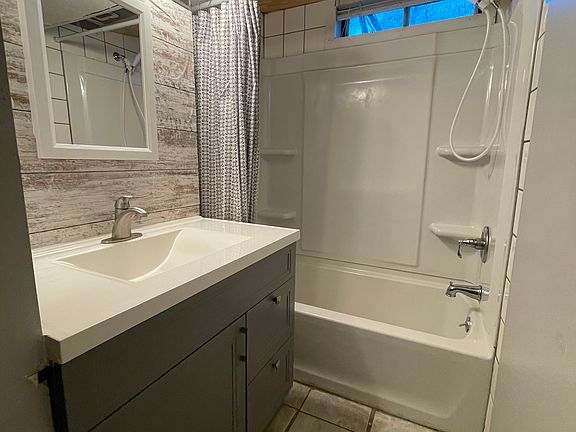 3rd image of 910 W 12th Ave #1