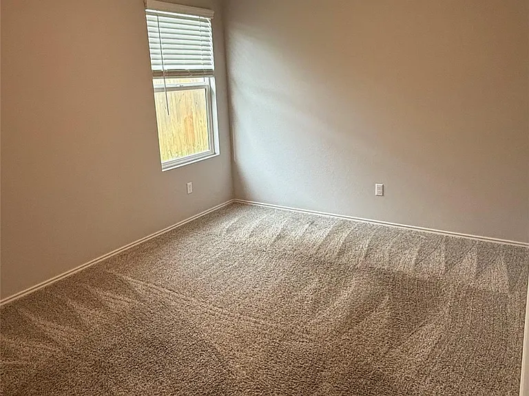 100 Granville Ct — Photo 2