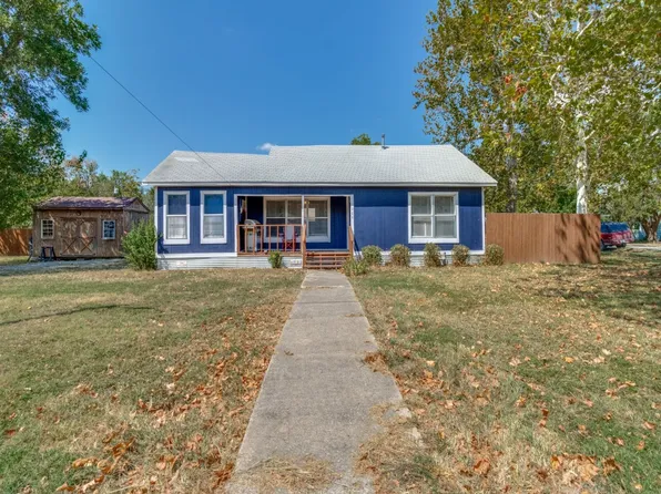 400 W Cockrell St, Celeste, TX 75423