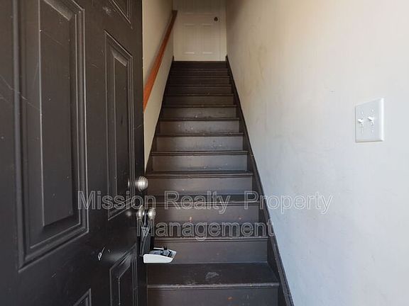 4th image of 1402 Bainbridge St #A