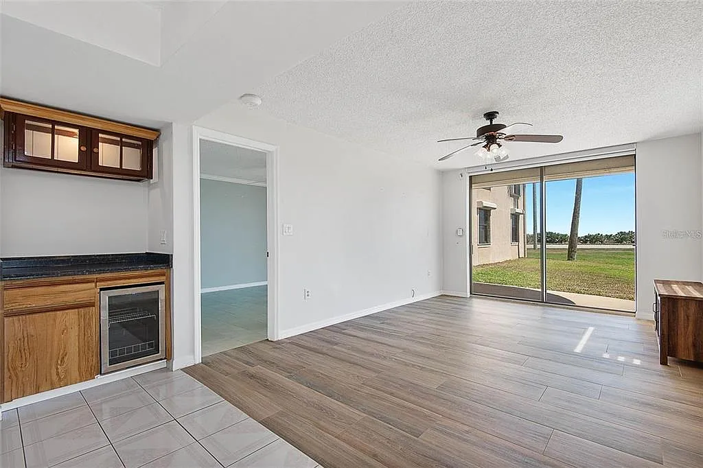 2 bed, 2.0 bath, 1275 sqft, $2,000 — Photo 4