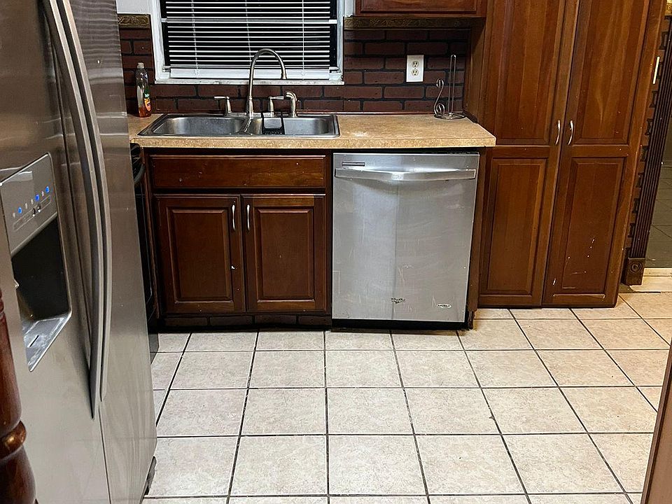 1st image of 105 Carmen Ct
