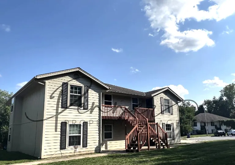 705D NE Ball Dr — Photo 1