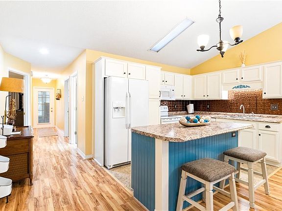 4th image of 246 Spring Lake Dr N