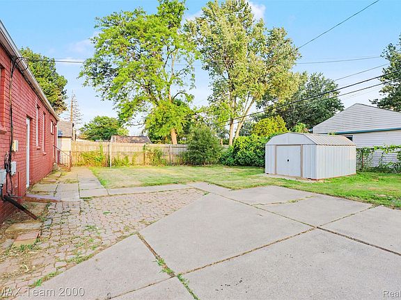 4th image of 22030 Harper Lake Ave