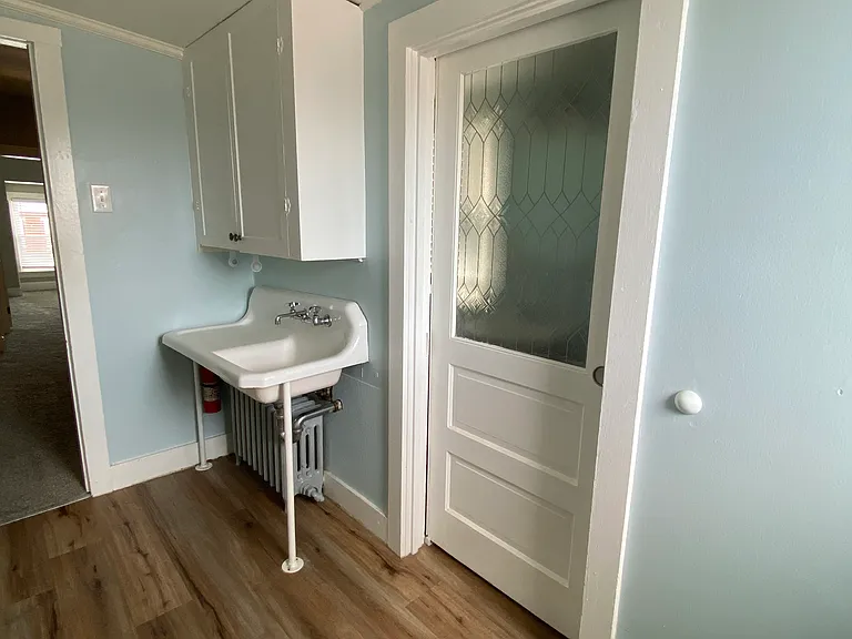 1127 W King St #3 — Photo 4