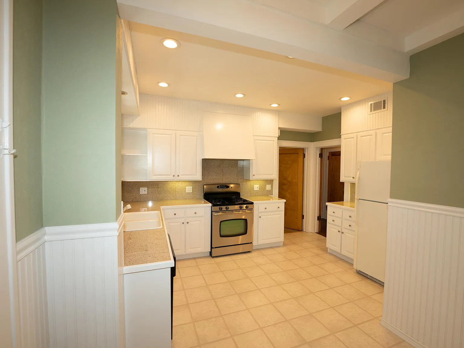2 bed, 1200 sqft, $2,900 — Photo 2