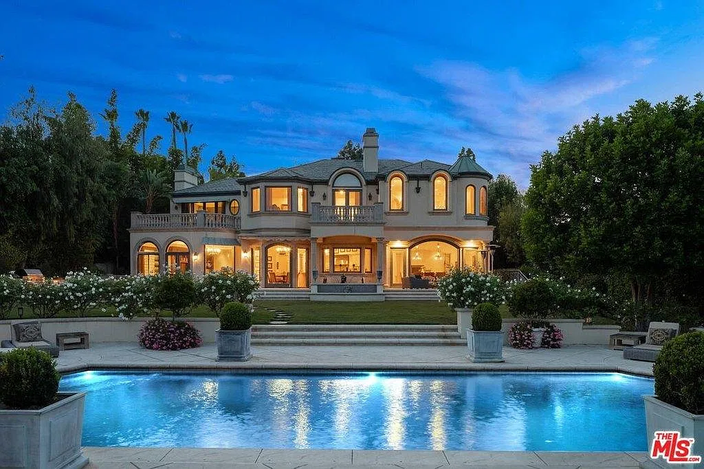 Clerendon Rd, Beverly Hills — Photo 1