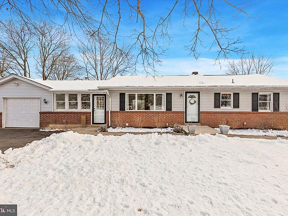 2nd image of 360 Maple Ave