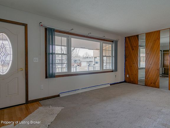 3rd image of 981 Cherry Ave