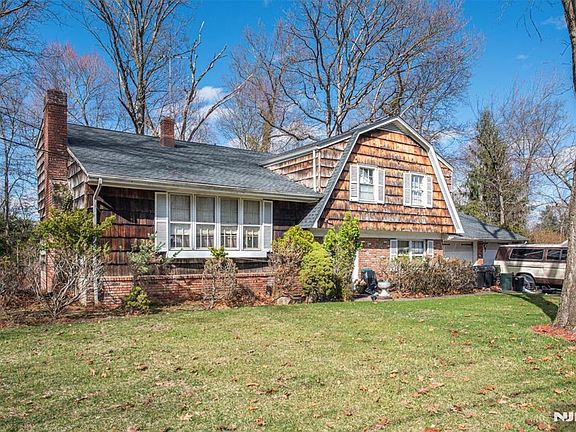 2nd image of 24 Arrowhead Rd