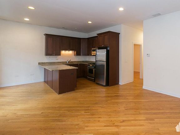4th image of 1428 W Belmont Ave APT 4