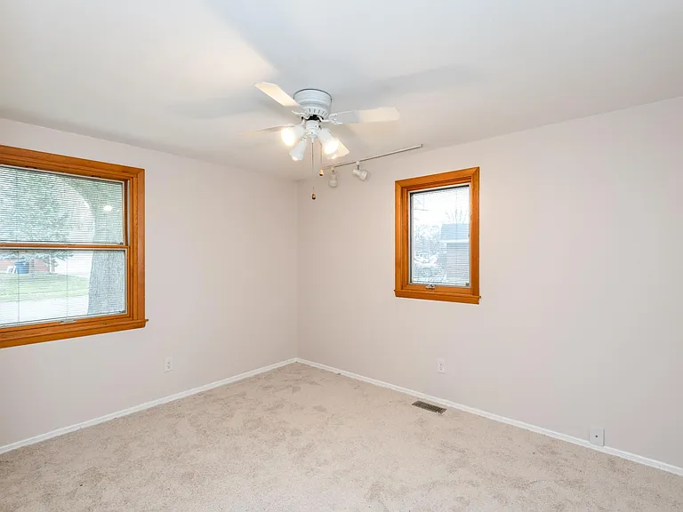 6757 Summerdale Dr — Photo 32