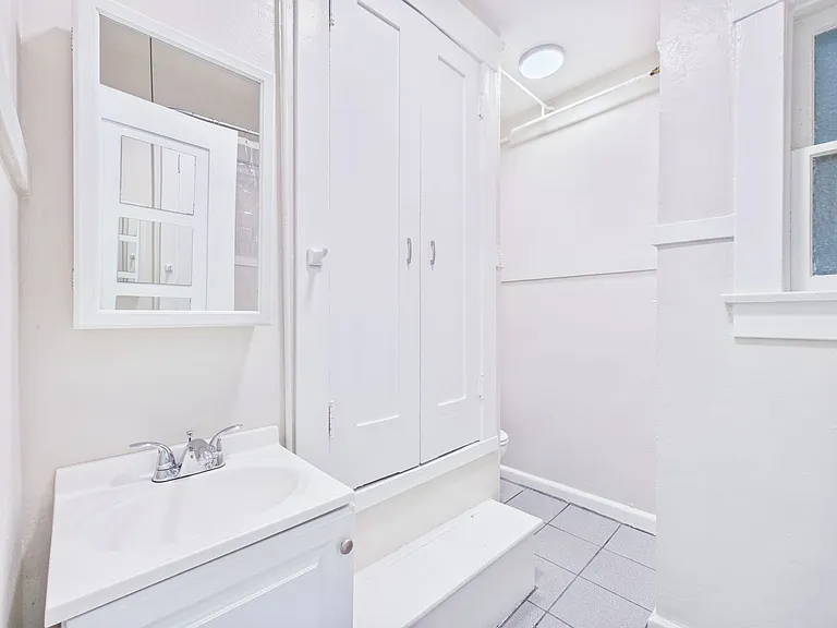 Grandview Apartments — Photo 17