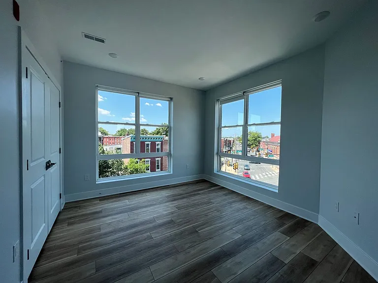 3951 Lancaster — Photo 33