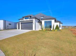 12505 S Irvington Ave E, Bixby, OK 74008