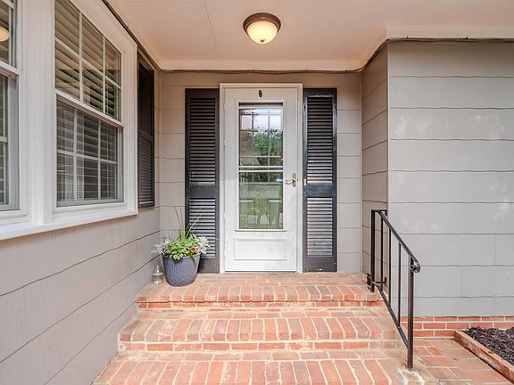 3rd image of 236 S Park Dr