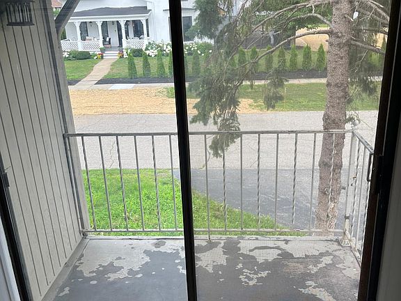 3rd image of 24 W Shadbolt St #37