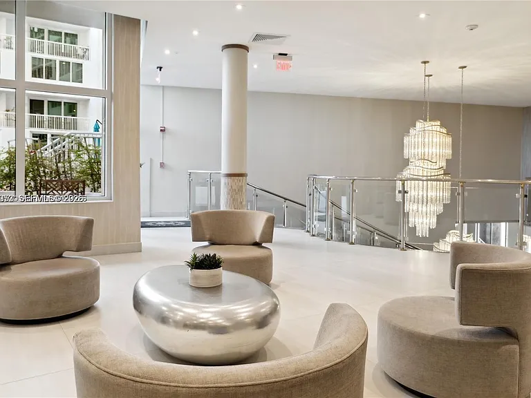 5401 Collins Ave #513 — Photo 15
