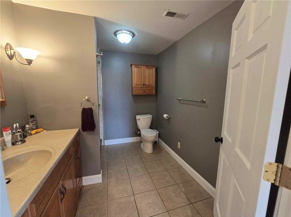 890 Bechtol Ave, Sharon, PA 16146