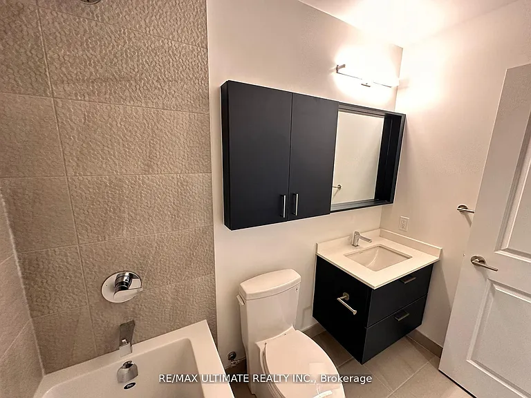 30 Upper Mall Way #1701A — Photo 13