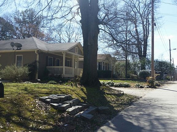 Street
						:
						View of neighborhood