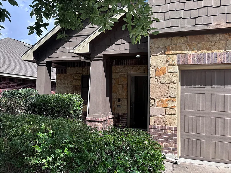 2605 Rough Berry Rd — Photo 2