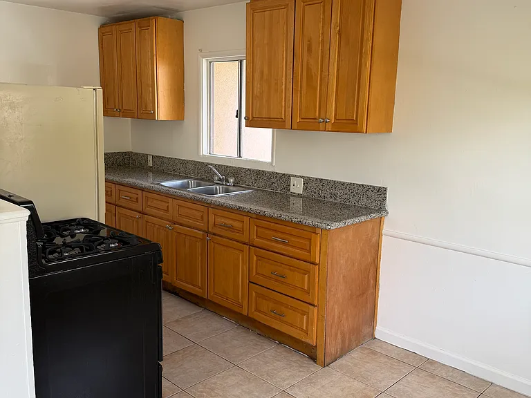 15231 Acre St #D — Photo 7