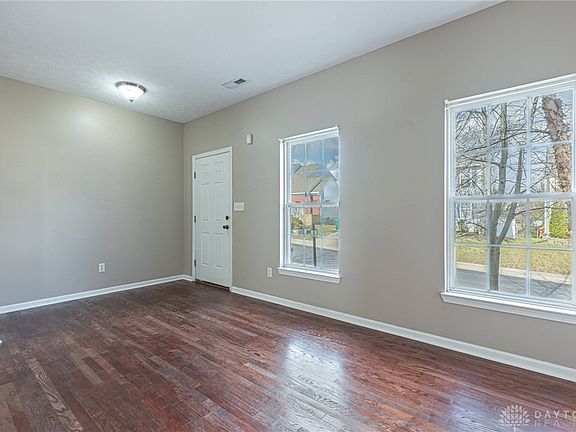 4th image of 3595 Empire Dr