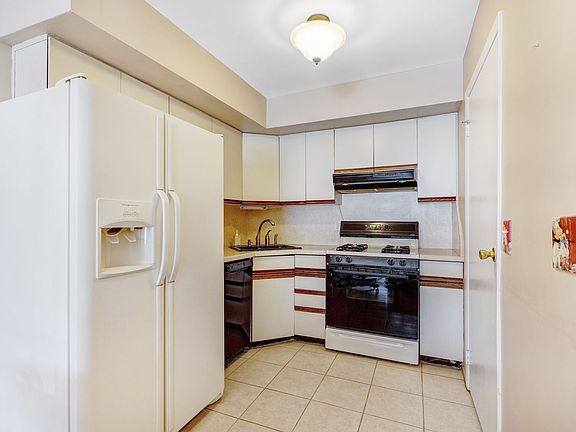 3rd image of 97 Gardenia Ln