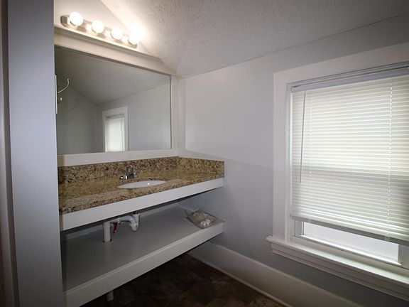 4th image of 735 Baldwin St SE #2