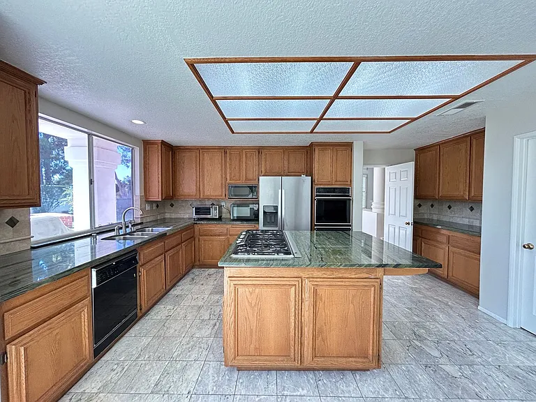 8132 E Hillsdale Dr — Photo 8