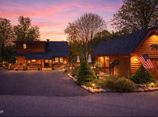 3209 Bear Country Way, Sevierville, TN 37876