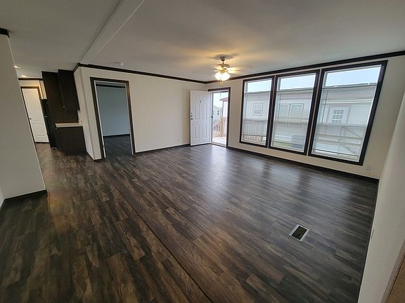 2nd image of 129 Pineland Ave #Kj4tzf