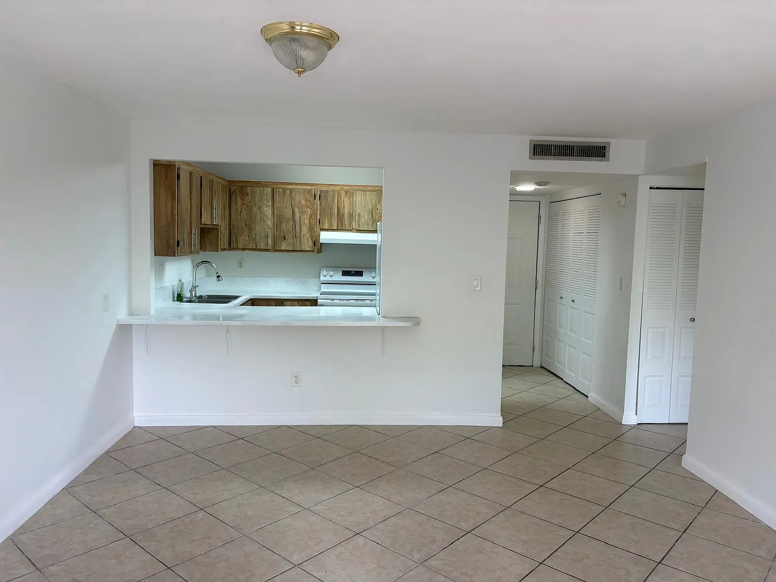 1 bed, 670 sqft, $1,800 — Photo 2
