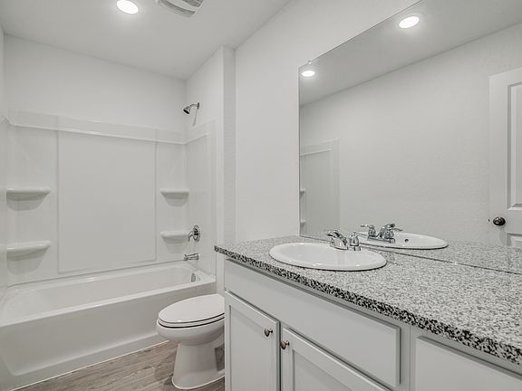 4th image of 2406 Double Oak Dr
